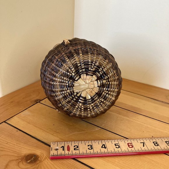 Brown Wicker Rattan Bunny Rabbit Basket with Attached Lid 11" Tall Animal Shape - Picture 8 of 8